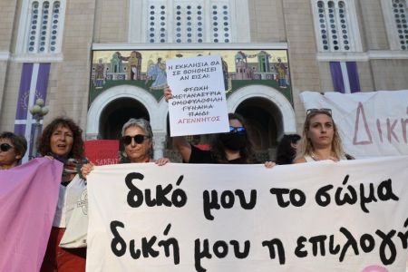 Η παλινόρθωση του σκοταδισμού:  Η Εκκλησία της Ελλάδας αμφισβητεί επίσημα το κεκτημένο δικαίωμα στην άμβλωση